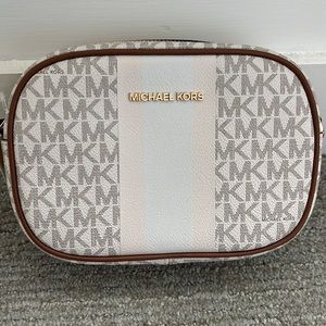 Michael Kors Crossbody.